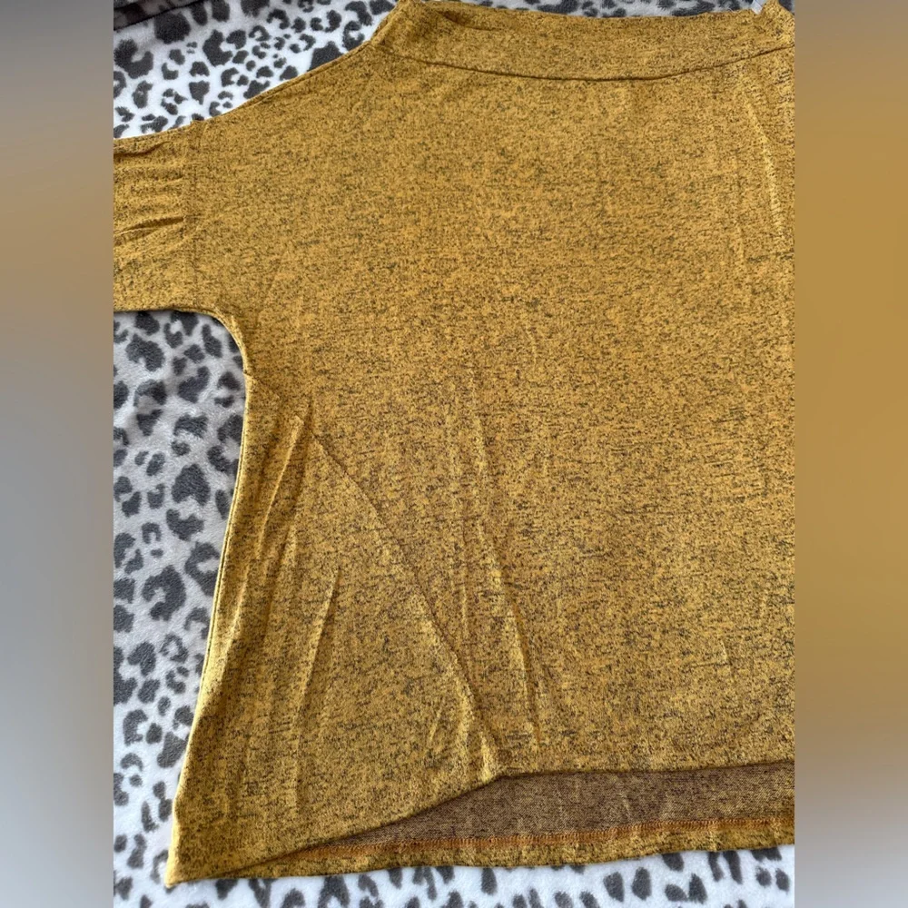 Fantastic Fawn Off The Shoulder Sweater in Mustard Yellow Size Small
